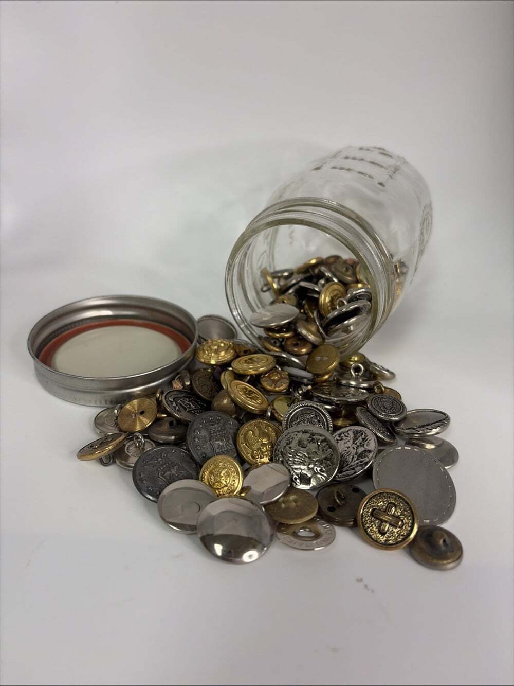 Pint Mason Jar With Gold /Silver Buttons